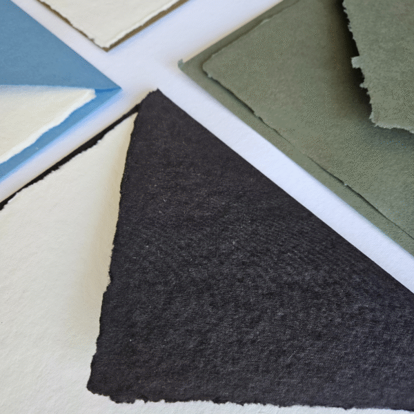 Papel - Mostruário de Envelopes Artesanais Coloridos